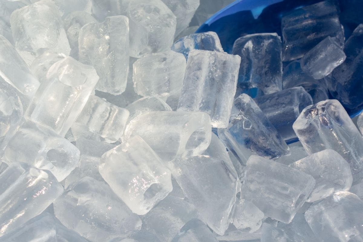 drinking water in Vietnam with Filtered ice