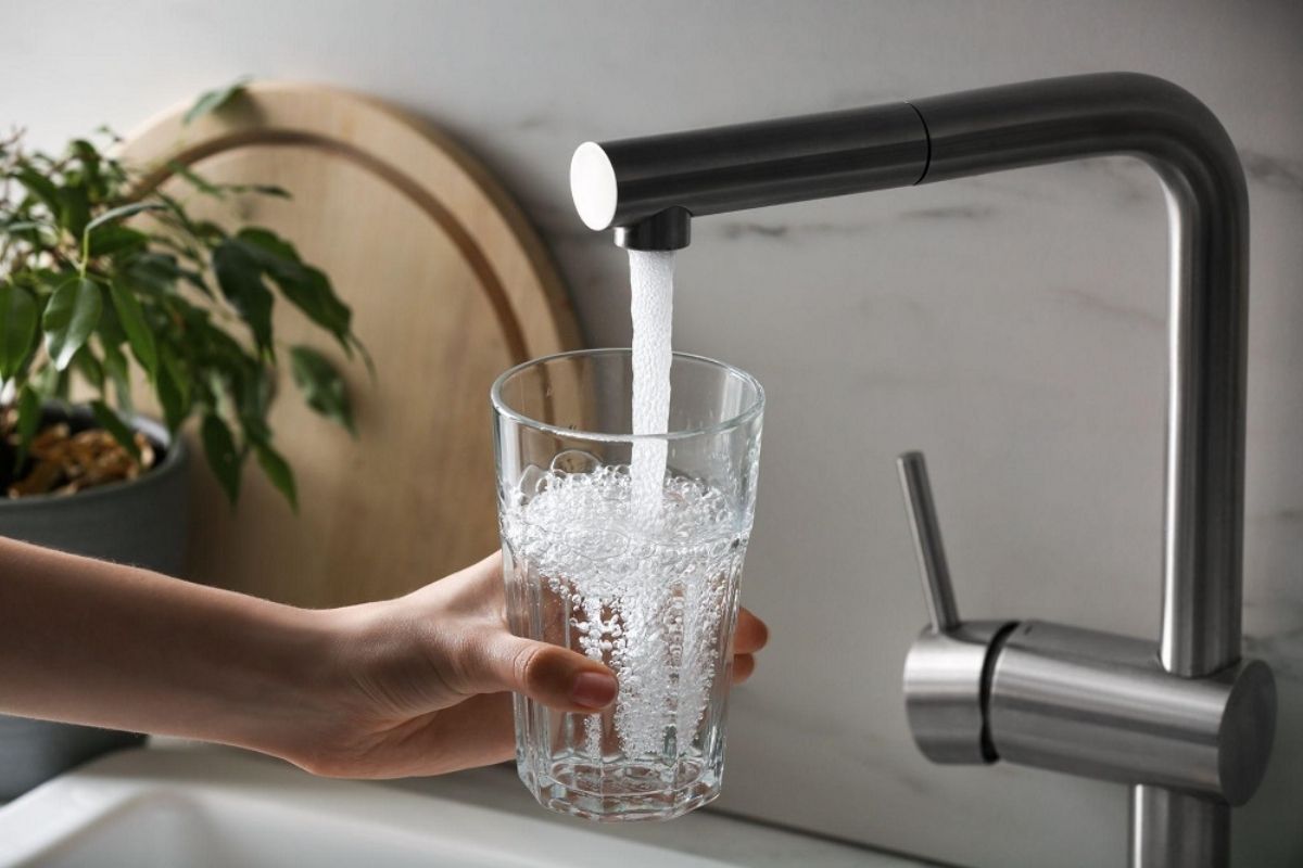  Don’t Drink Tap Water with drinking water in Vietnam