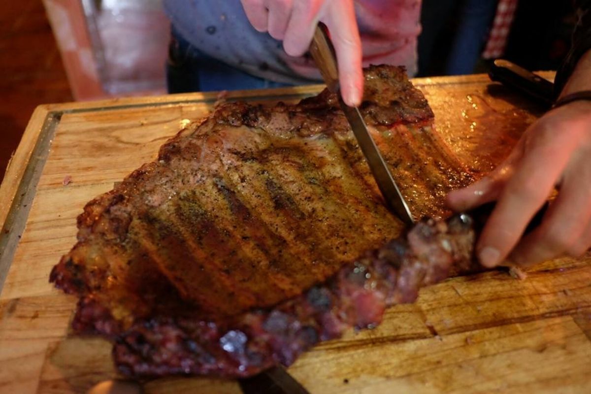 Enjoy BBQ Pork Ribs in Eazy Pickins Da Nang