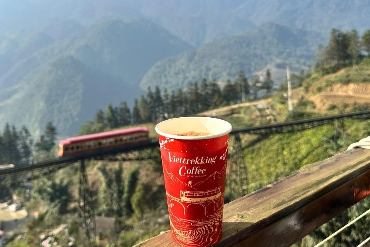 enjoy Strawberry Aloe Vera Tea with VietTrekking Coffee Sapa