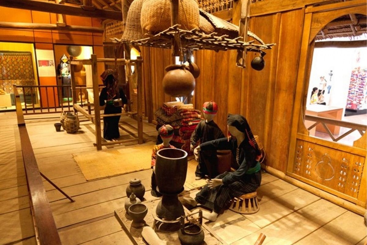 Second Floor: Immersive Cultural Gallery