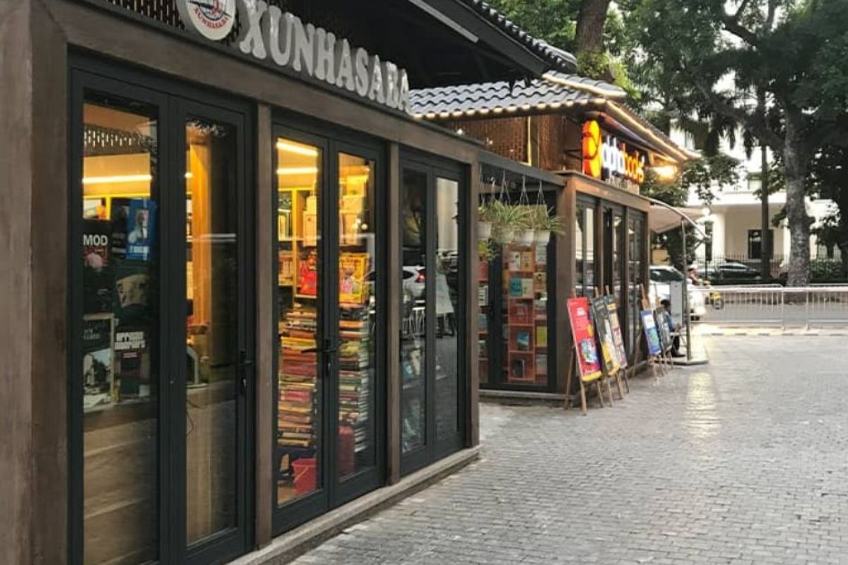 Pham Van Dong Book Street