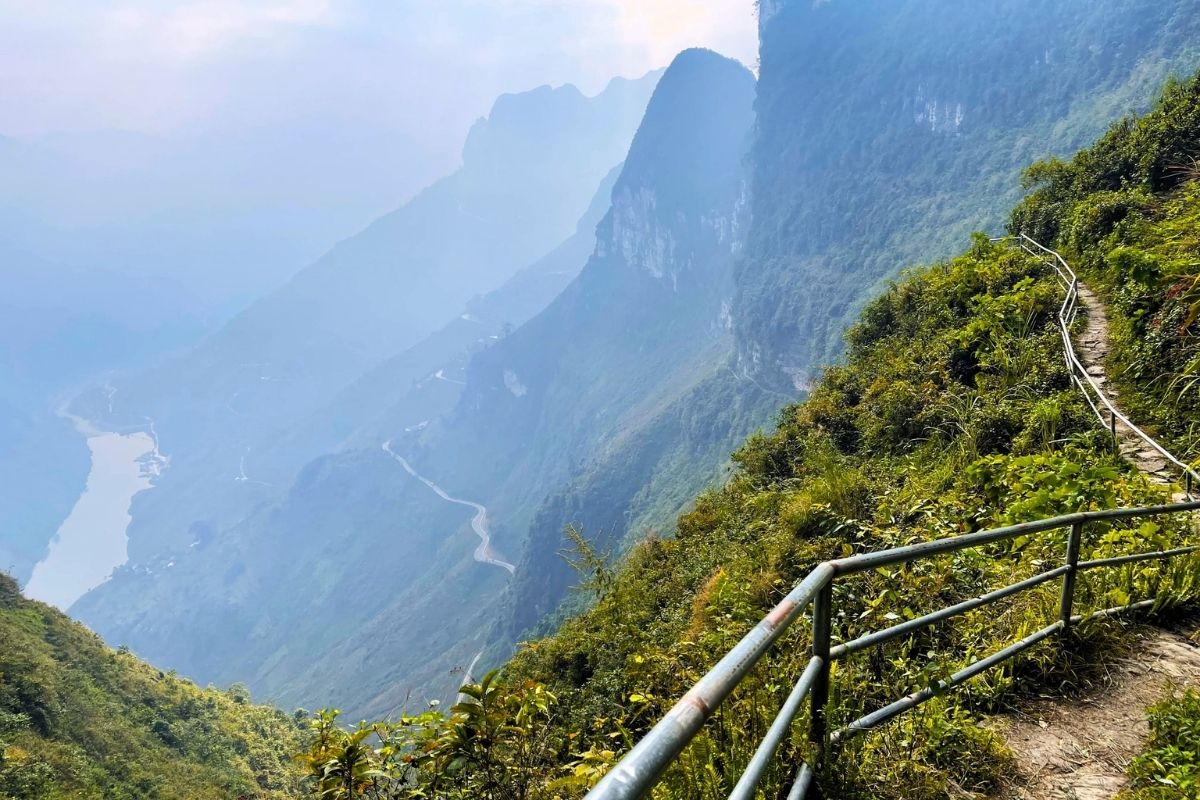 Ma Pi Leng Pass Sky Path is the best trail in Ha Giang Trail