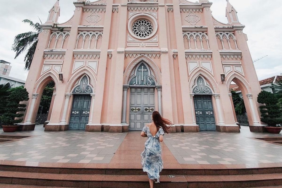 Best Photography Angles in Pink Church Da Nang