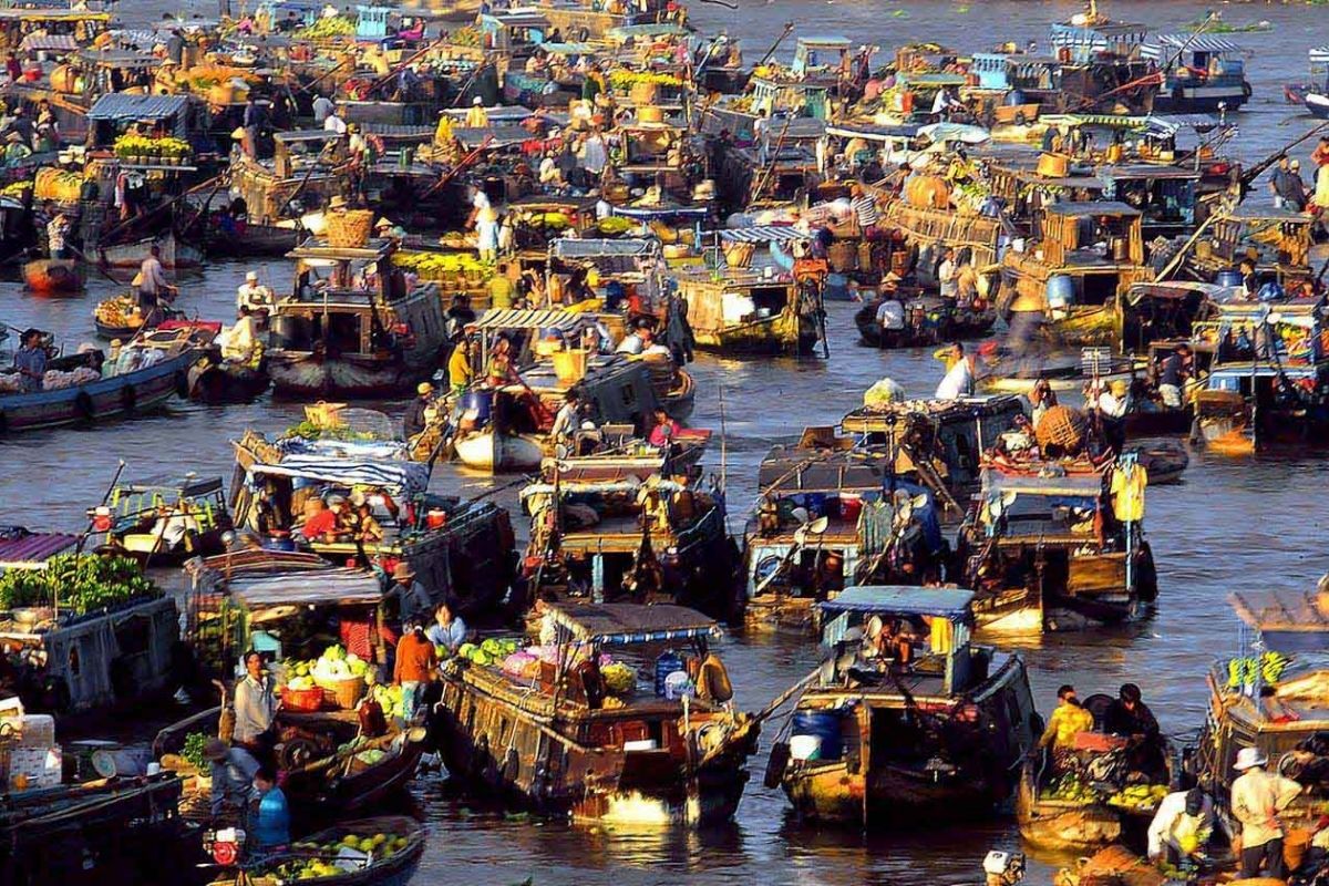 Discover Cai Be Floating Market with Floating Market Tour from Ho Chi Minh
