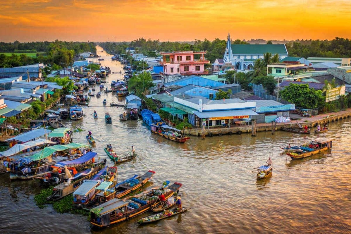 Explore the culture of Long Xuyen Floating Market with Floating Market Tour from Ho Chi Minh