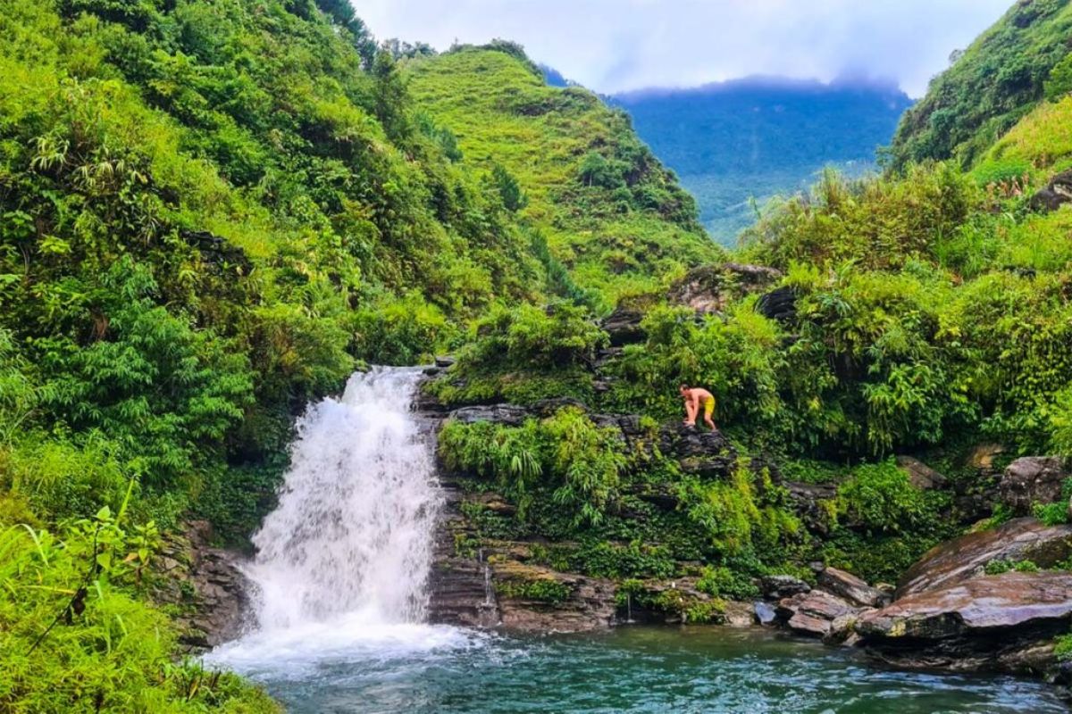 Du Gia Waterfall 