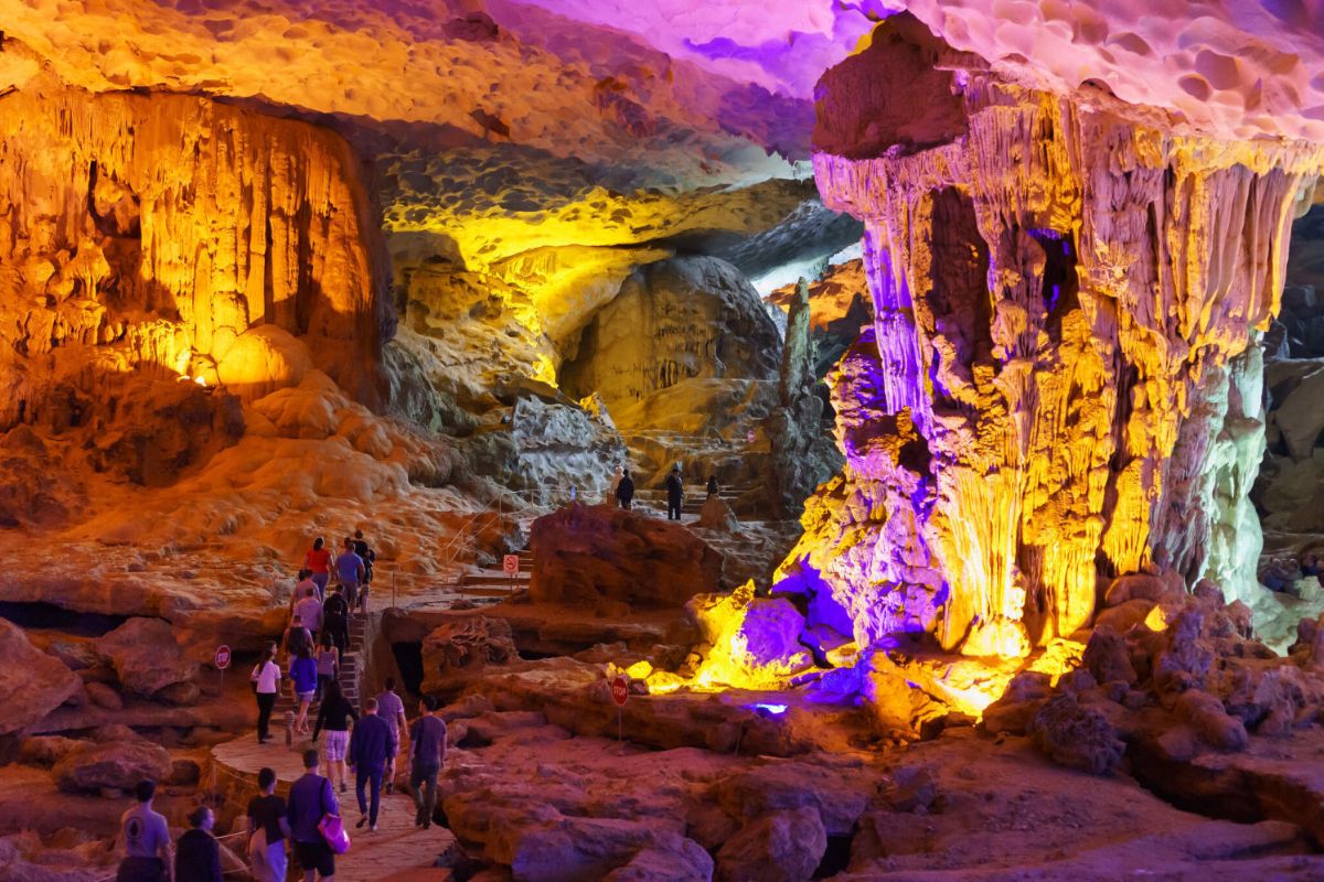 Sung Sot Cave: An Enchanting Underground World