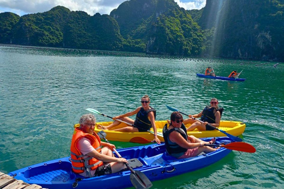 Kayaking in Ba Hang