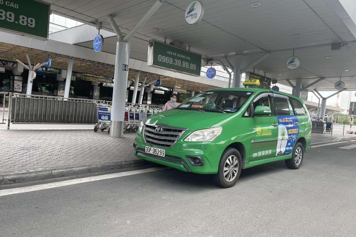 Grab at Hanoi Airport with Hanoi Airport to City Taxi