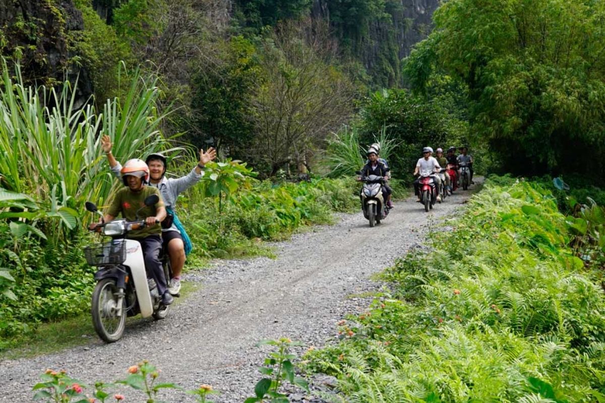 Hanoi to Mai Chau Motorbike with Deo Thung Khe