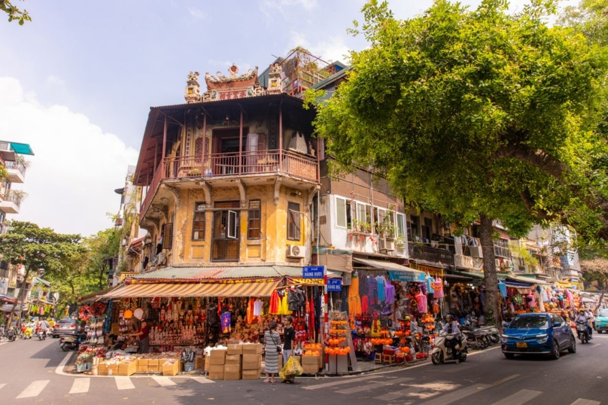 Explore the culture of Old Quarter with Hanoi Tour to Mai Chau Sapa