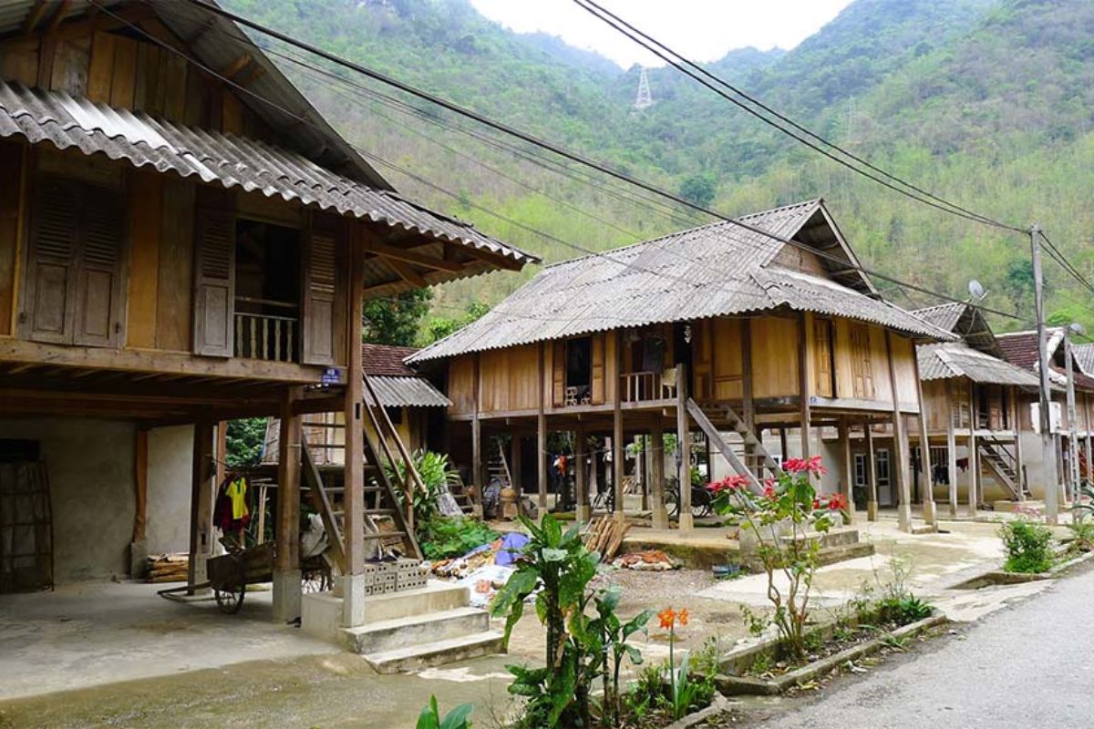 Pom Coong Village