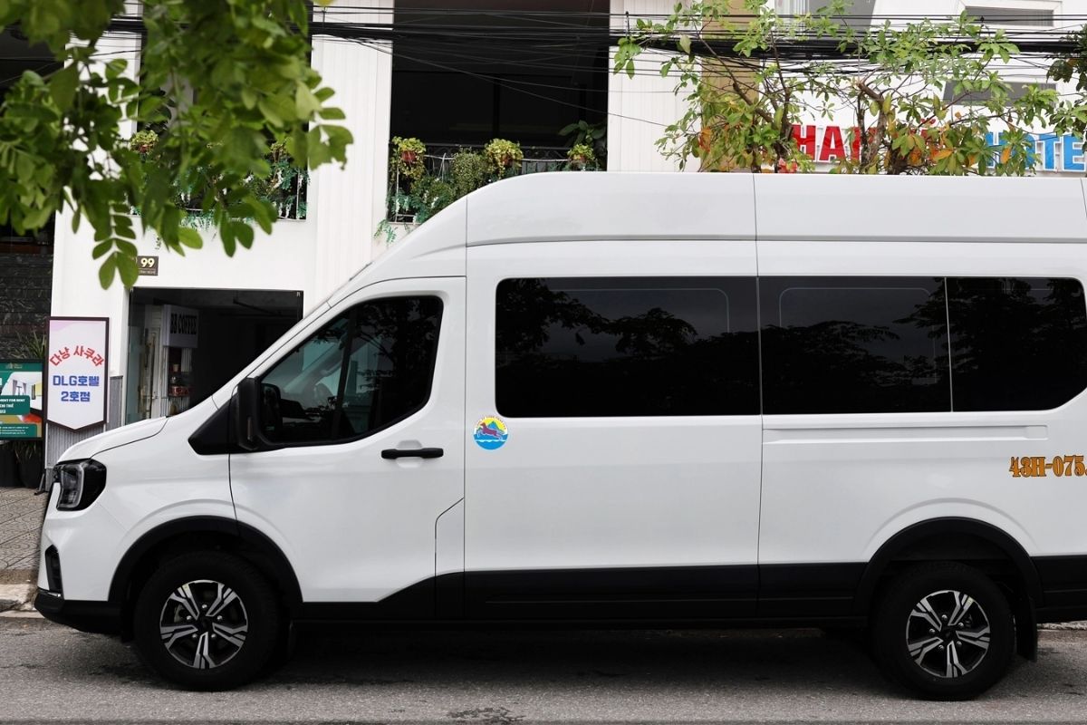 16-Seater Minivan - Hanoi to Sapa Private Car