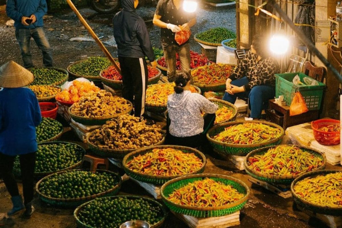 Long Bien Morning Market