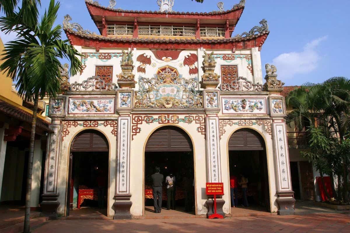 Phu Tay Ho Shrine