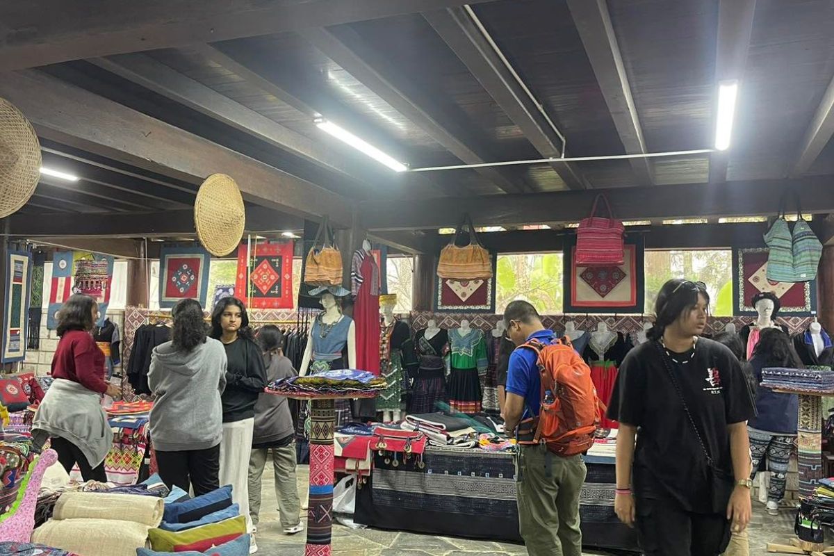 Sightseeing in Sapa Culture Museum after Sapa Vietnam War