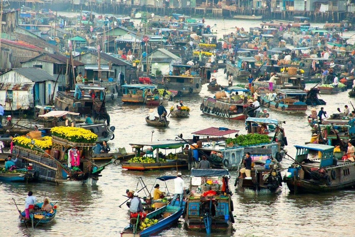 Cai Be floating market