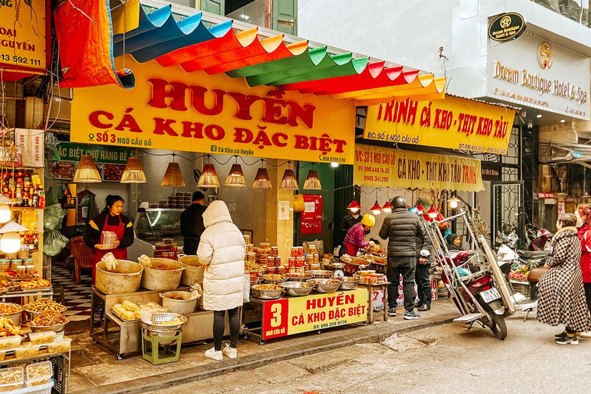 Shopping in the Old Quarter
