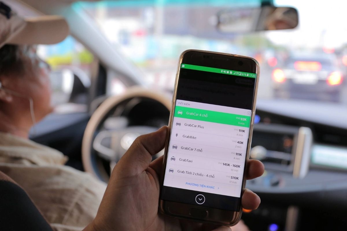 Use Grab taxi Vietnam