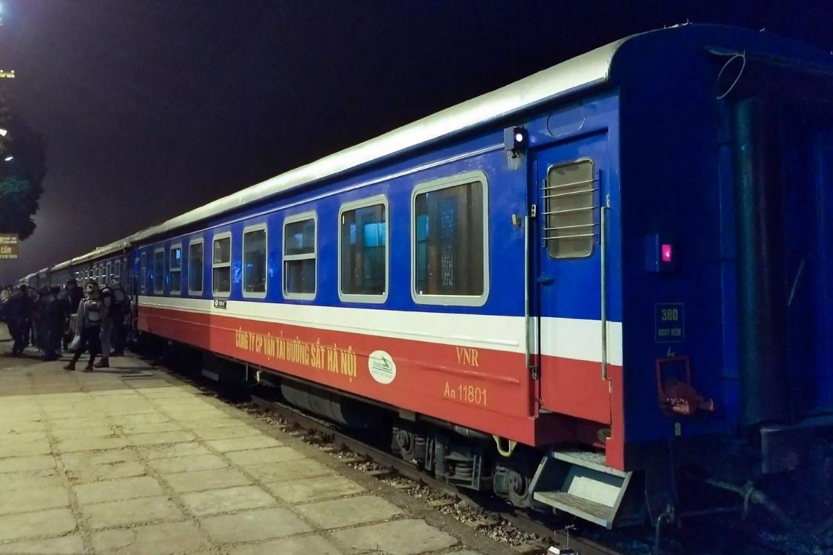 how to get to Sapa from Hanoi: Hanoi to Sapa by Train