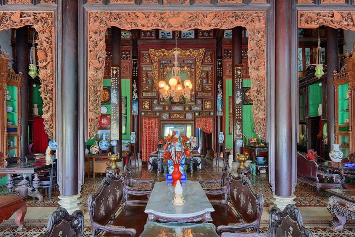 Explore history of Binh Thuy Ancient House with Is Can Tho Worth Visiting tour