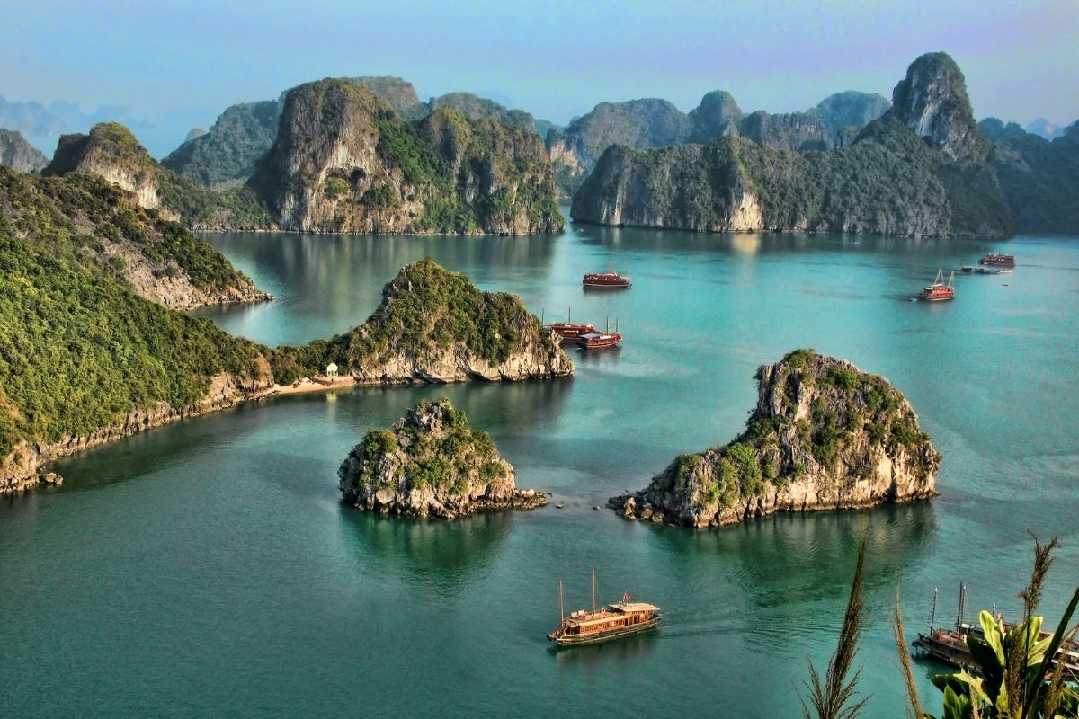 Discover Ha Long Bay with Laos vs Vietnam travel