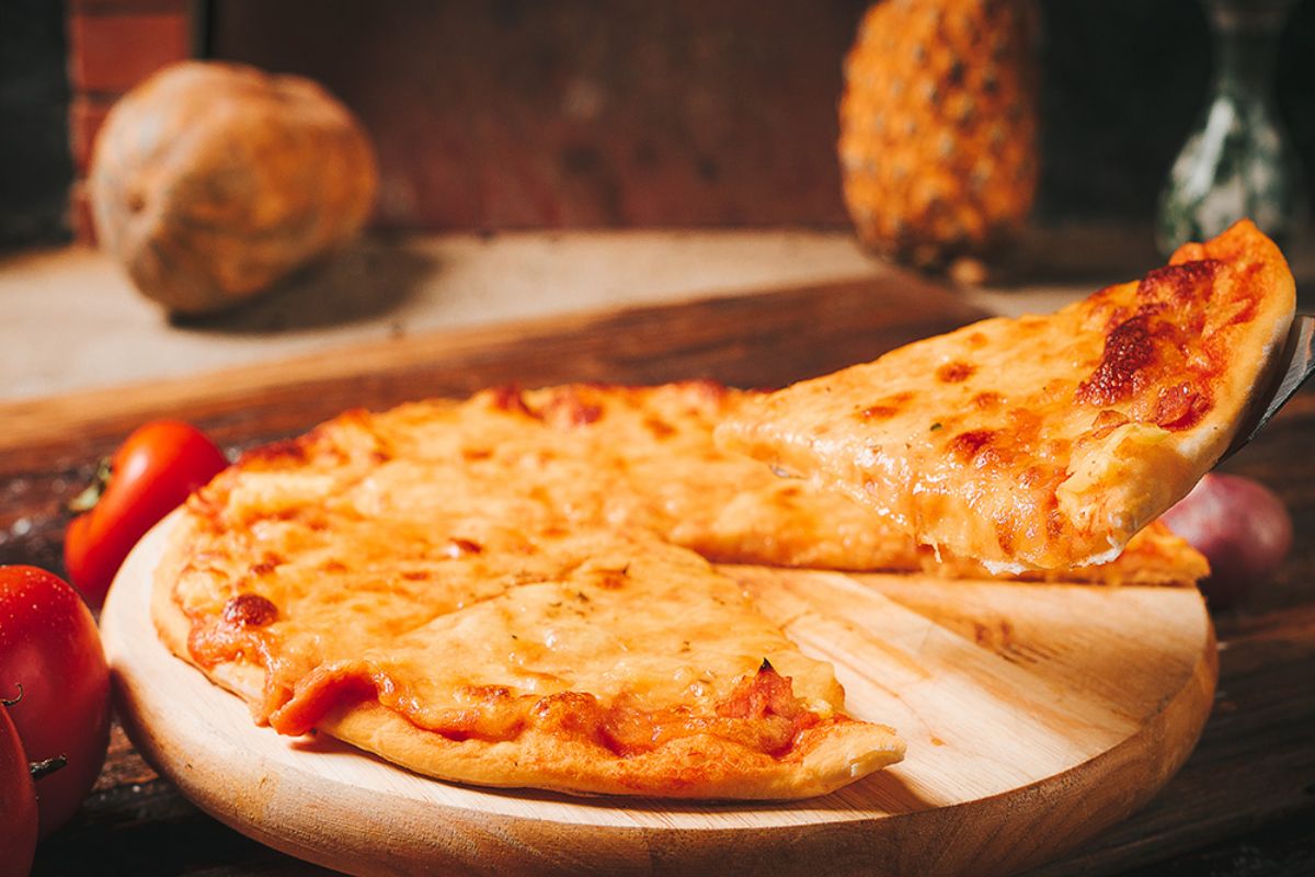 Enjoy Gecko Pizza with Le Gecko Cafe Sapa
