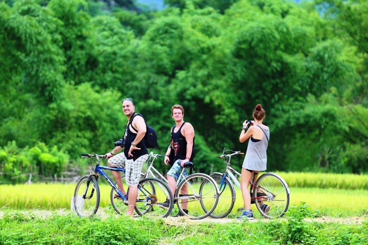 Guided Bicycle Ride with Mai Chau Overnight Tour