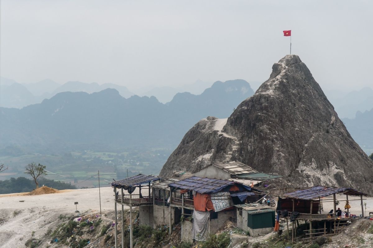 Check in Thung Khe Pass with Mai Chau Tour 2 Days 1 Night.