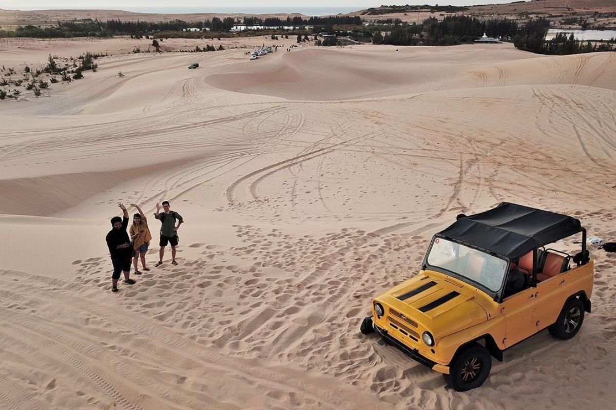 Jeep Ride on White Sand Dunes