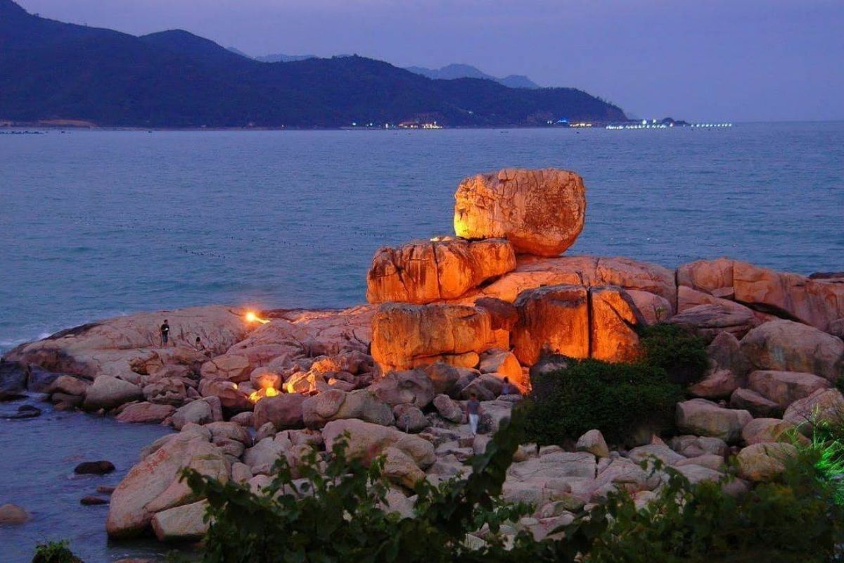Hon Chong - Hon Vo Promontory - Nha Trang Beach Sunset