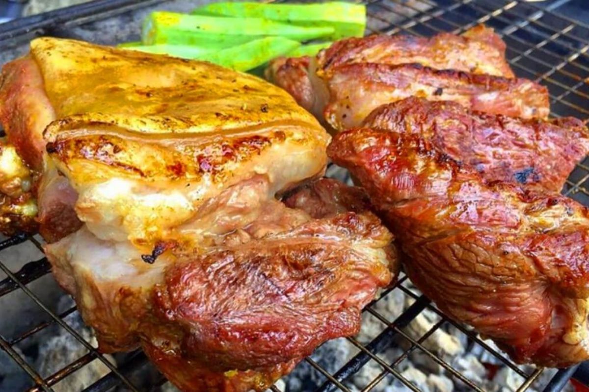 Enjoy Goat grilled meat in Ninh Binh Walking Street