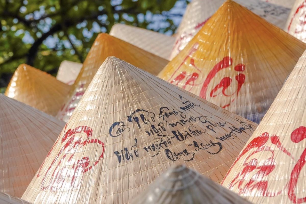 Explore the beauty of Non Go Gang with traditional hat Vietnam