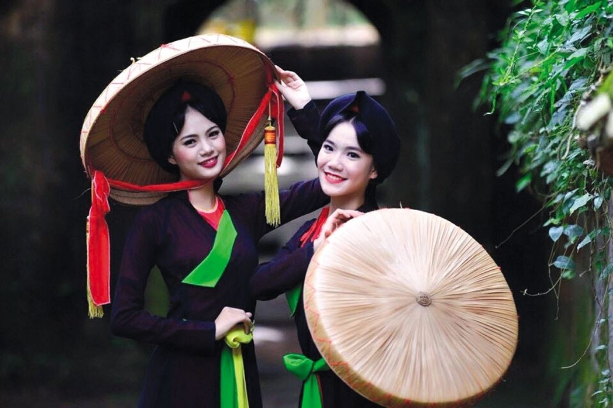 Explore the culture of Non Quai Thao with traditional hat Vietnam