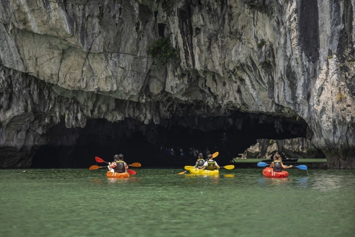 Kayaking in Luon Cave