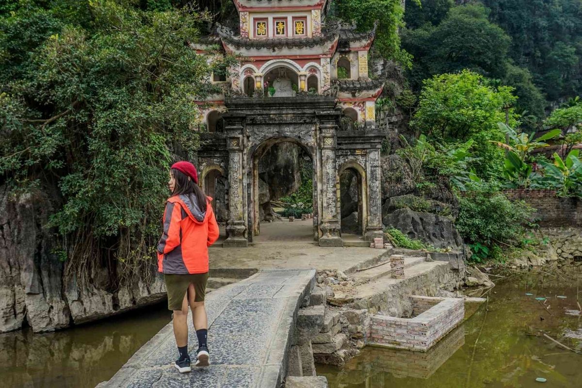 Visit Bich Dong Pagoda with Ninh Binh itinerary