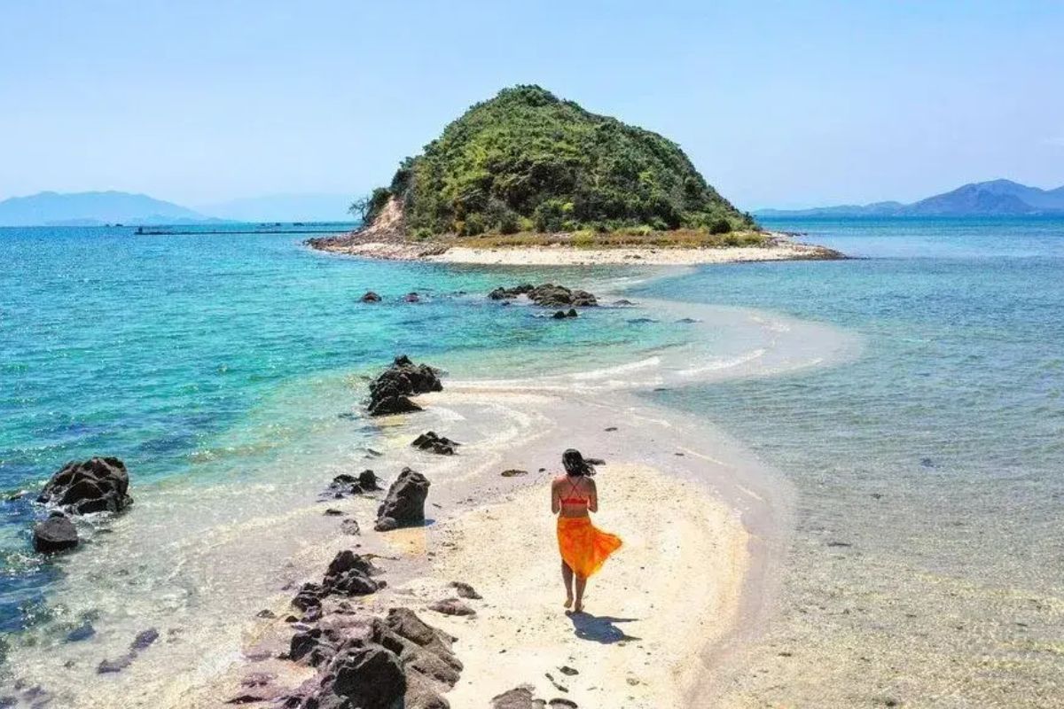 Walk on Water at Diep Son Island