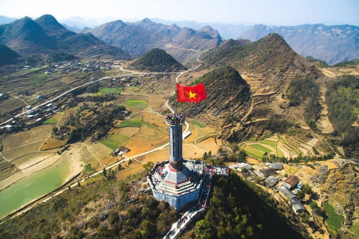 Visiting Lung Cu Flagpole with Ha Giang Bike Loop