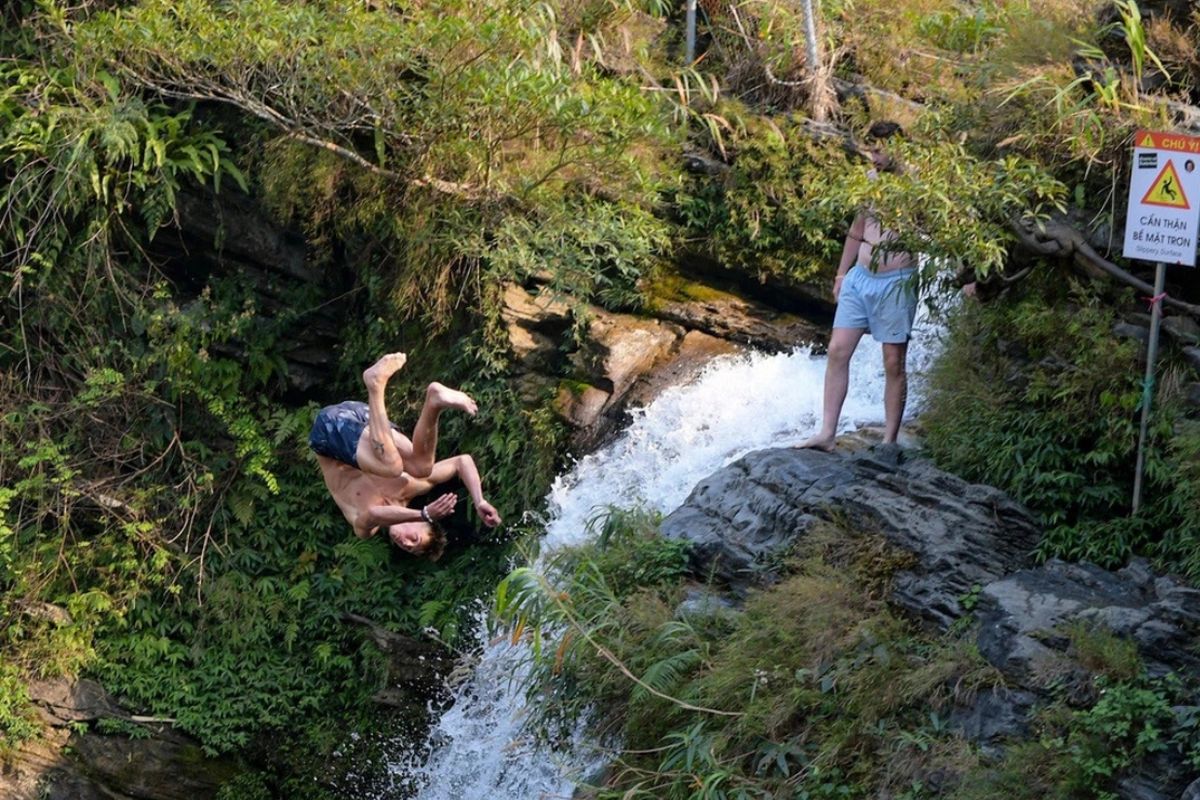 Du Gia Waterfall