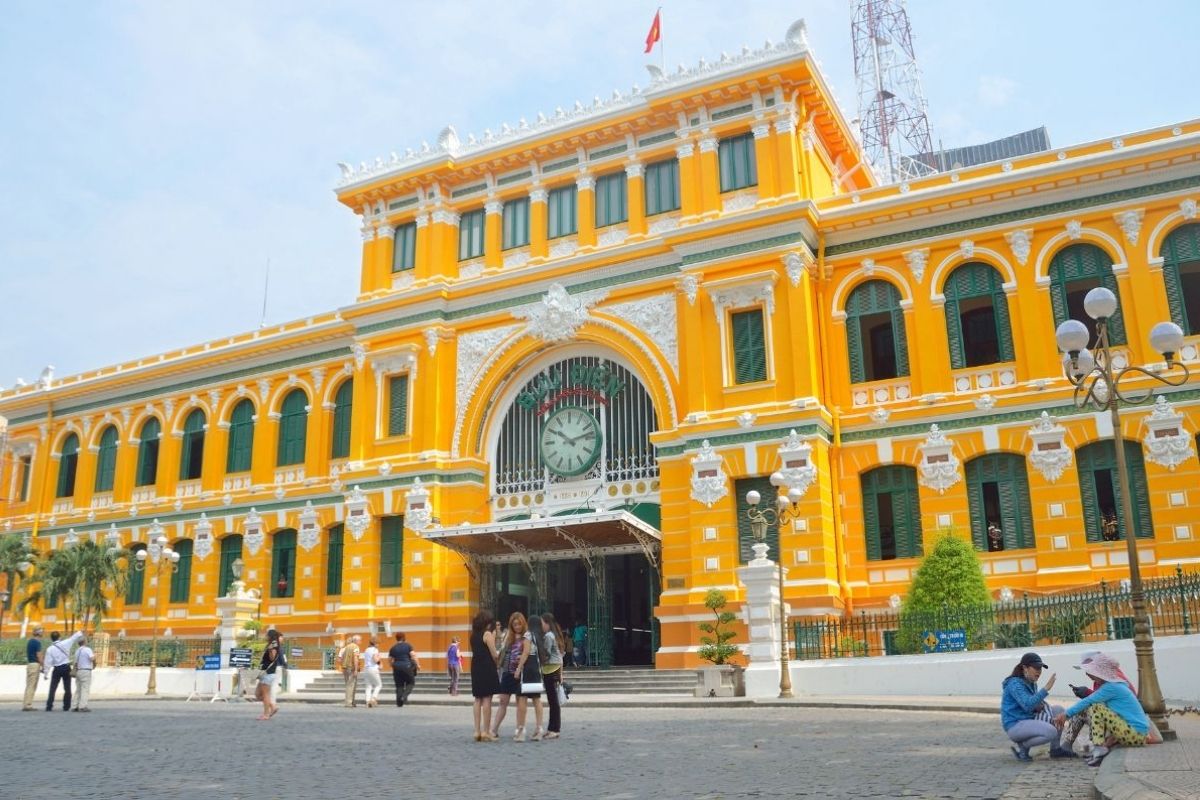 Saigon Photo Tour with Saigon Post Office