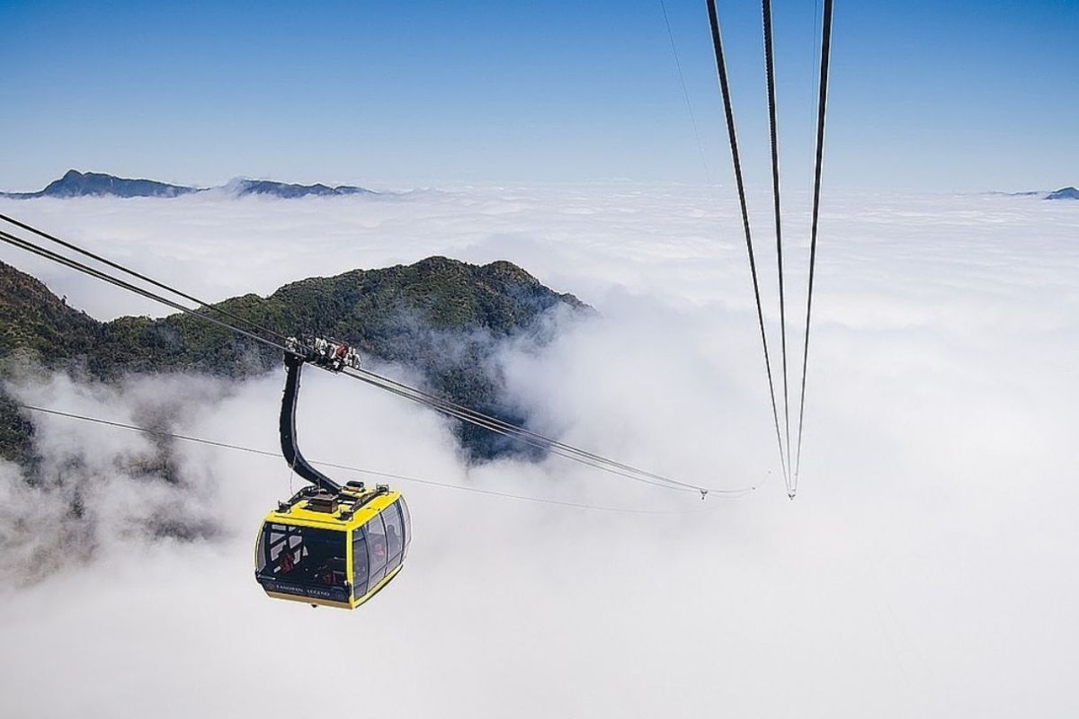 Cable Car Ride to Fansipan Peak at Sapa Winter