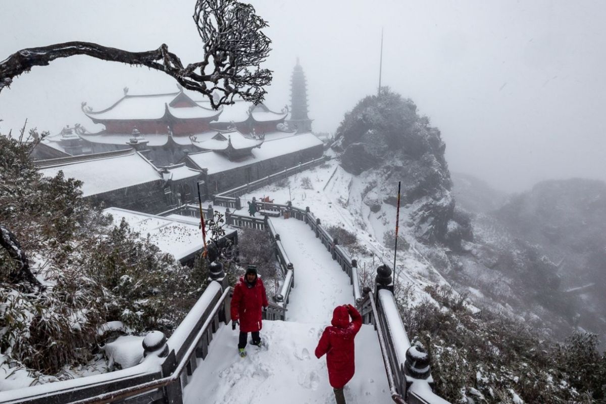 Discover the enchanting Sapa Winter with Fansipan Mountain 