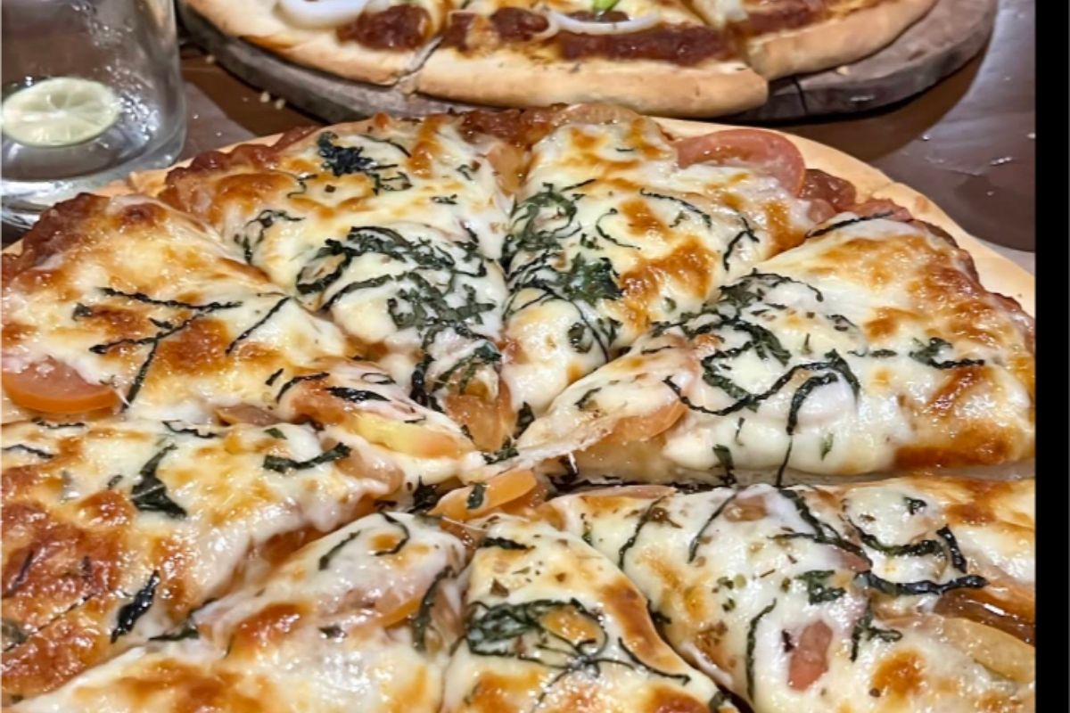 Seafood Pizza