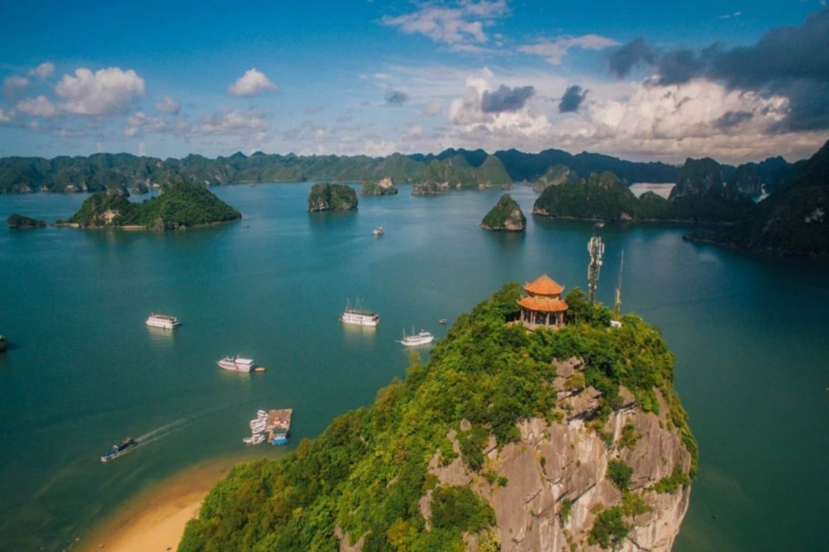 Sightseeing Ti Top Island Waters with Squid Fishing Halong Bay
