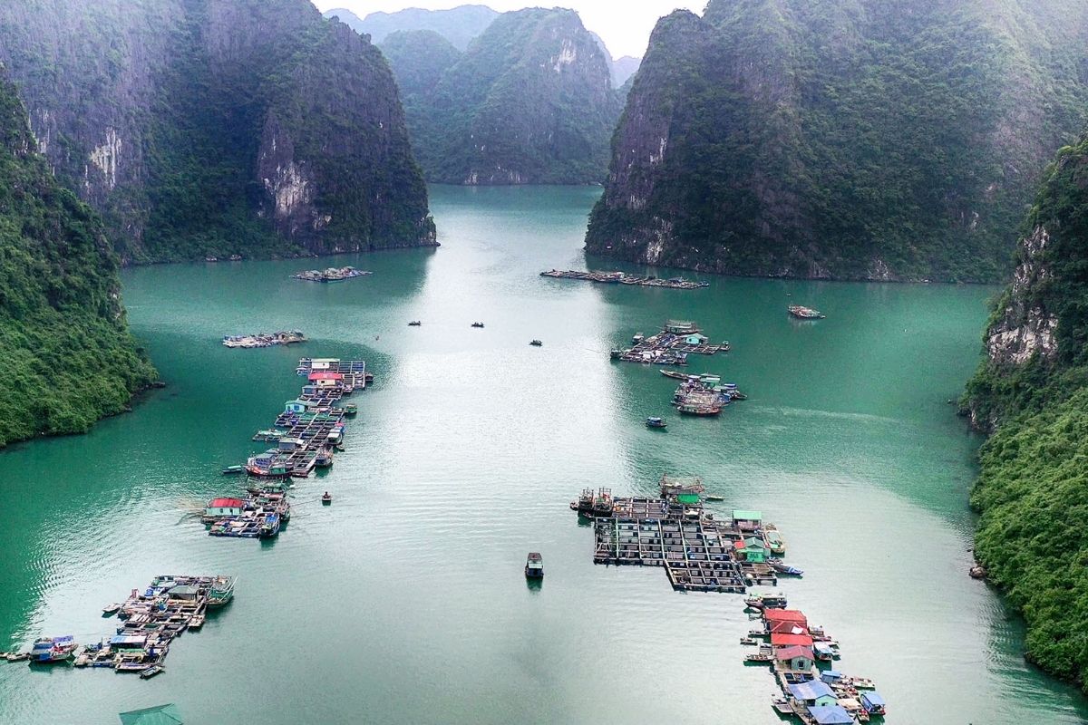  Cua Van Fishing Village 