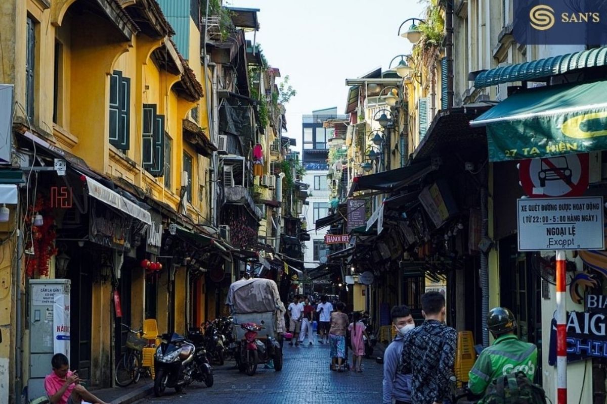 Walking in Hanoi’s 36 Streets