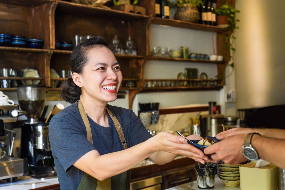 Tipping in Vietnam at Restaurants and Cafes 