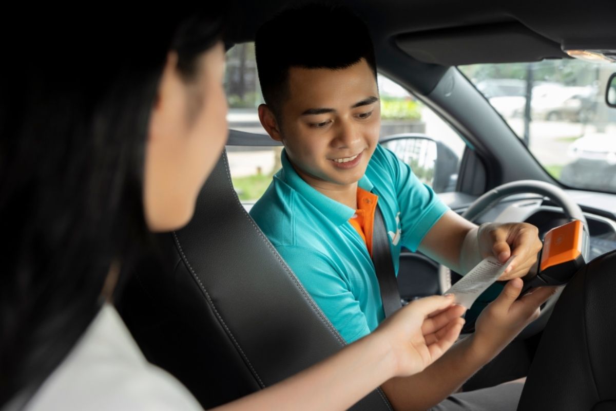 Tipping at Taxi Vietnam 
