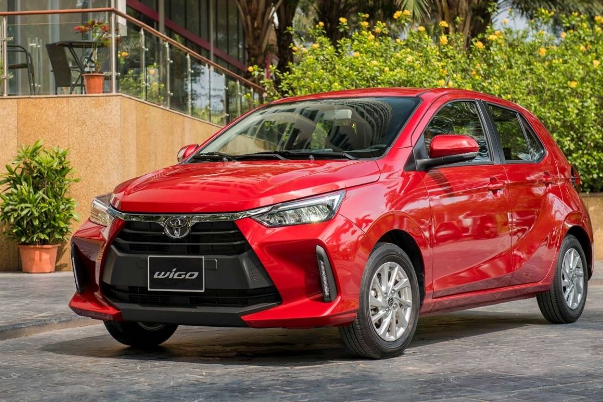 car rental with driver Ho Chi Minh by Economy Cars (4-Seaters) 